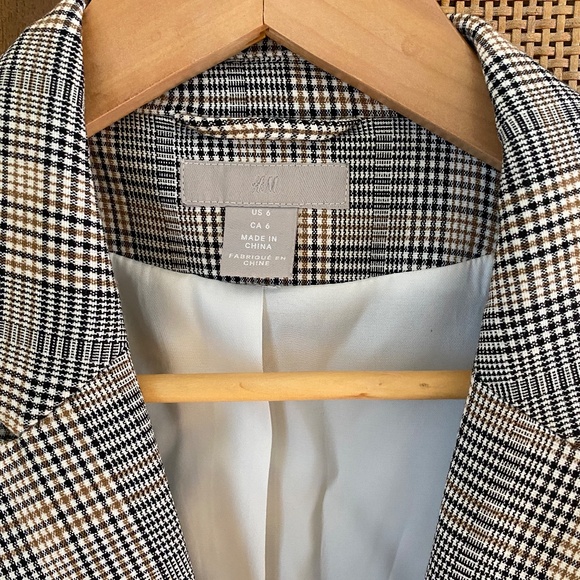 H&M plaid blazer, size 6 - Picture 3 of 6